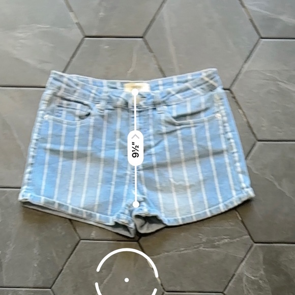 YMI Blue & White Light Wash Vertical Striped Jeans Denim Shorts - Picture 2 of 8